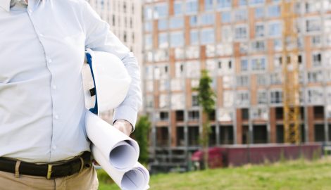 close-up-man-with-white-helmet-outdoors